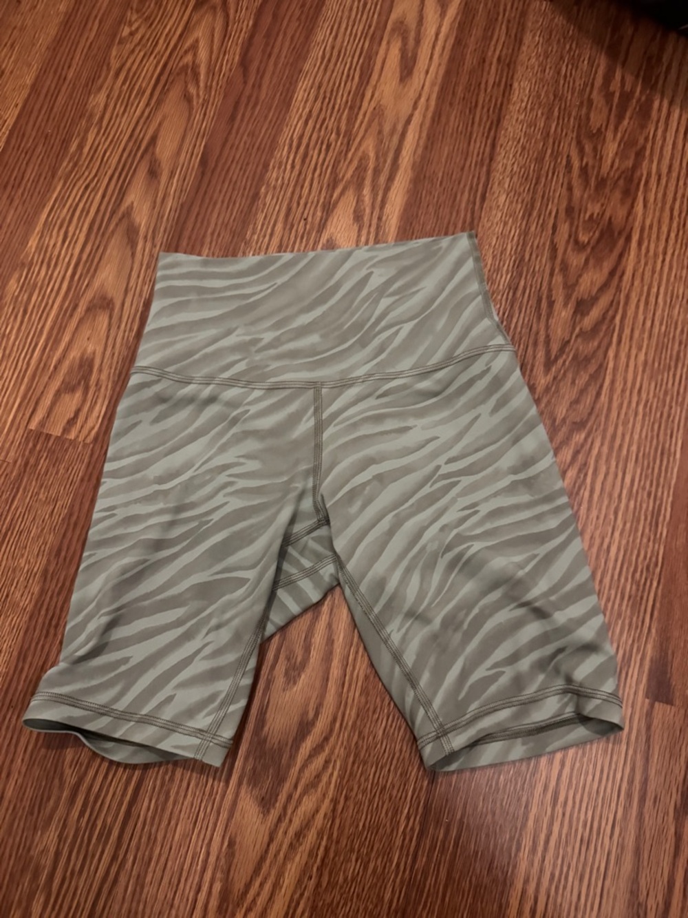 Lululemon zebra align shorts